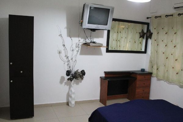 Zimmer Dora Dead Sea (Newe Zohar)